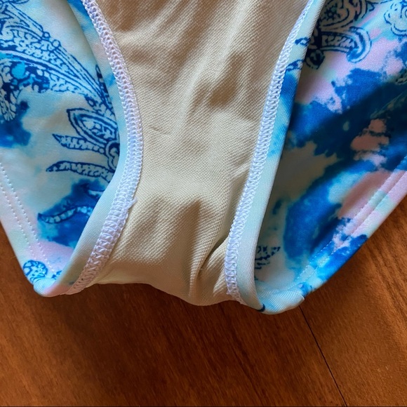 VS Bikini Bottom Size Large Bathing Suit - Picture 5 of 6